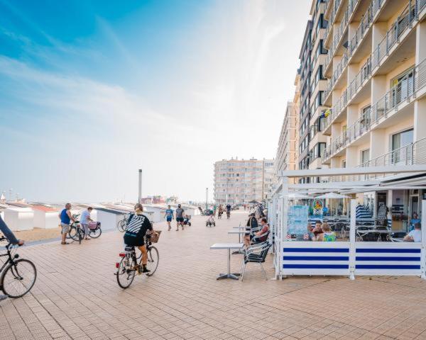 2 Slaapkamer Appartement Op De Zeedijk Van Oostende. Esterno foto