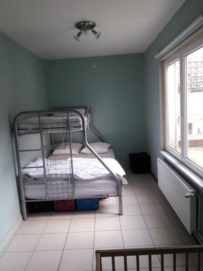 2 Slaapkamer Appartement Op De Zeedijk Van Oostende. Esterno foto