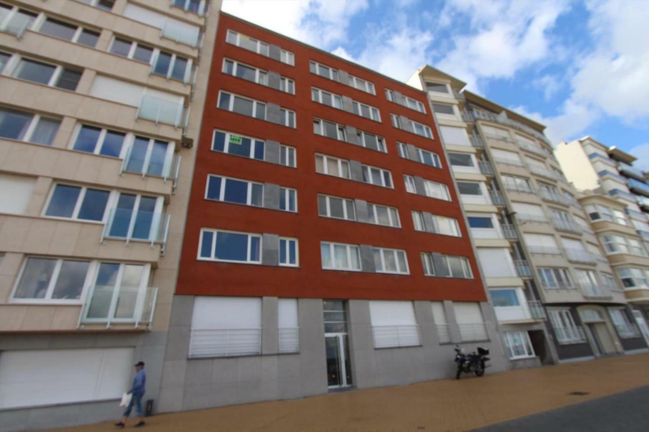 2 Slaapkamer Appartement Op De Zeedijk Van Oostende. Esterno foto