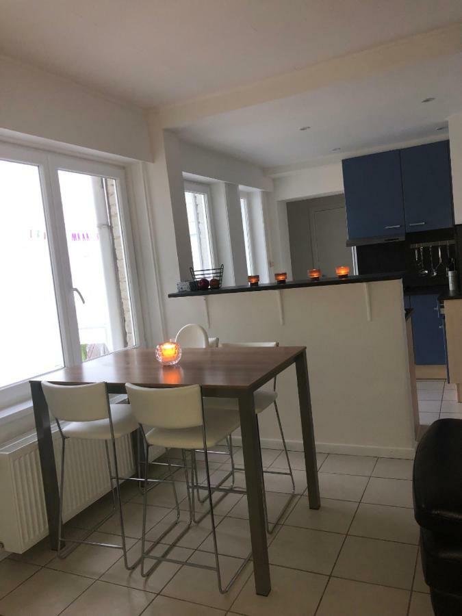 2 Slaapkamer Appartement Op De Zeedijk Van Oostende. Esterno foto
