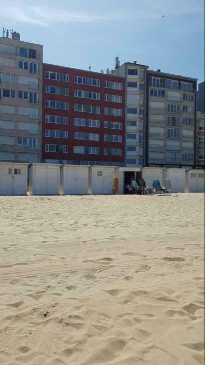 2 Slaapkamer Appartement Op De Zeedijk Van Oostende. Esterno foto